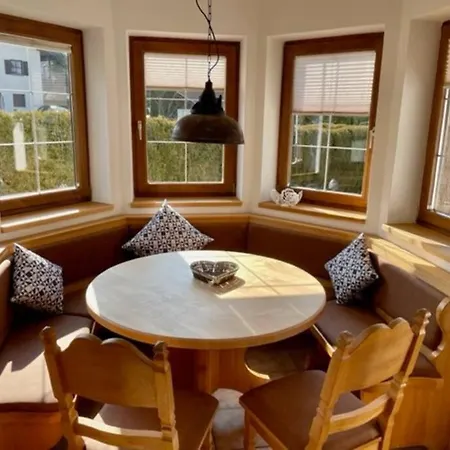 Kleines Haeuschen Mit Bergblick *