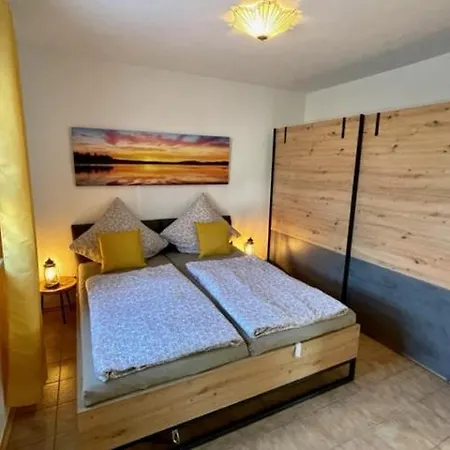 Kleines Haeuschen Mit Bergblick * Eschenlohe